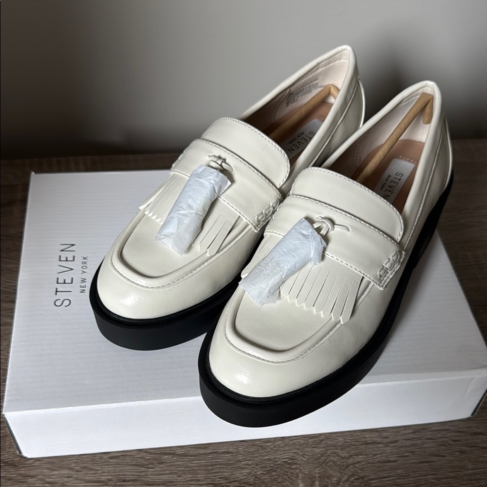 Women’s Steven Beryn Cream Tassel Loafer